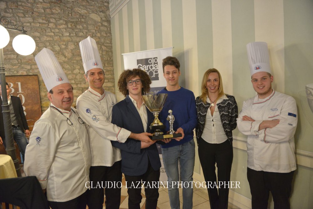 57388278_2226645327627637_735368713984802816_o