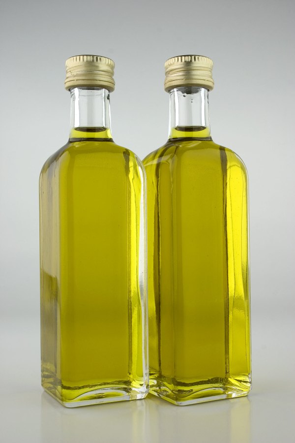 olive-oil-bottles-1324454
